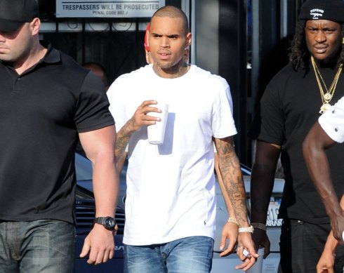 chris_brown_bodyguards.jpg